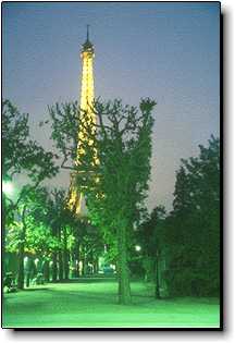Paris France photos pictures - Eiffel Tower at dusk